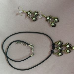 Two-piece set necklaces 18 in earrings are one and a half inch lobster claw